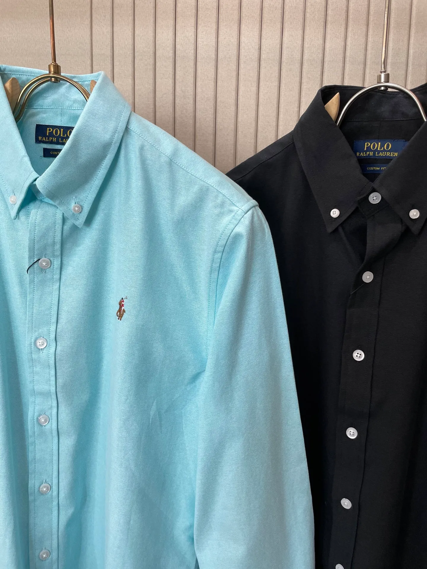 P220 🌸🌸🌸 POLO Ralph Lauren [High Quality] Classic shirt! The classic casual shirt made of pure cotton Oxford cloth has a unique design. It has a simple, clean and classic silhouette design. It is a versatile style that can be switched at will. The fabric feels soft and delicate, highly breathable, and is close to the skin and comfortable to wear. It can be worn alone as an inner layer. Its versatile performance is beyond your imagination! The upper body of the ready-to-wear is simple and classic yet elegant! Size:M-XXL